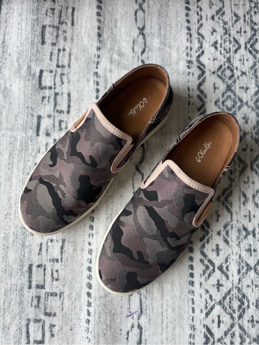 OluKai Women's Pehuea Pa'i Convertible Sneaker